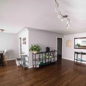 Modern Near Downtown Holiday home